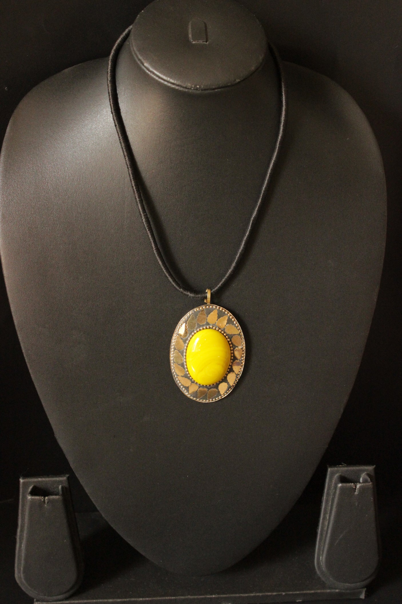 Statement Yellow Center Stone Minimalist Rope Closure Tibetan Necklace