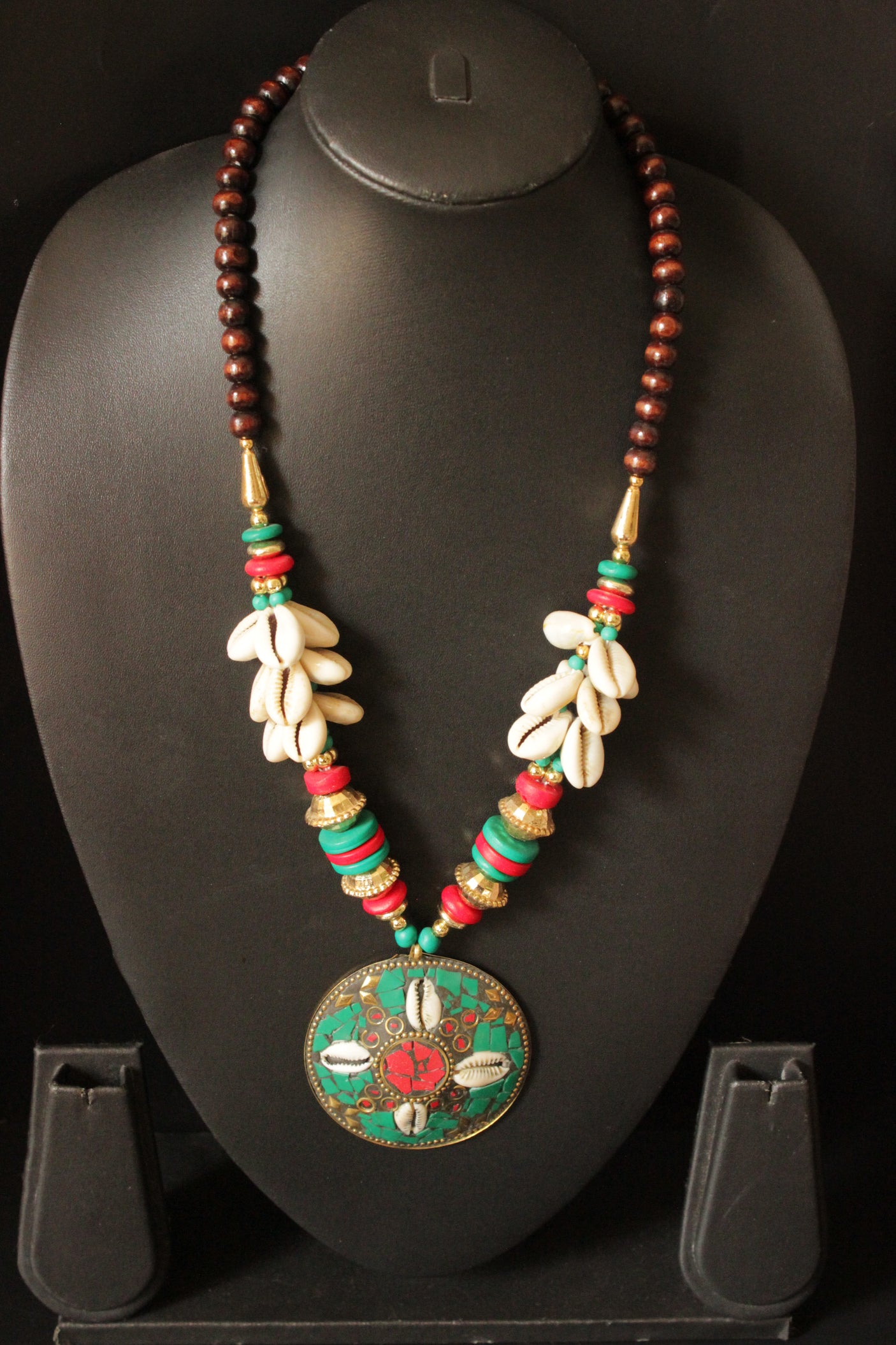 Green and Black Pendant Tibetan Necklace Decorate with Shells and Beads