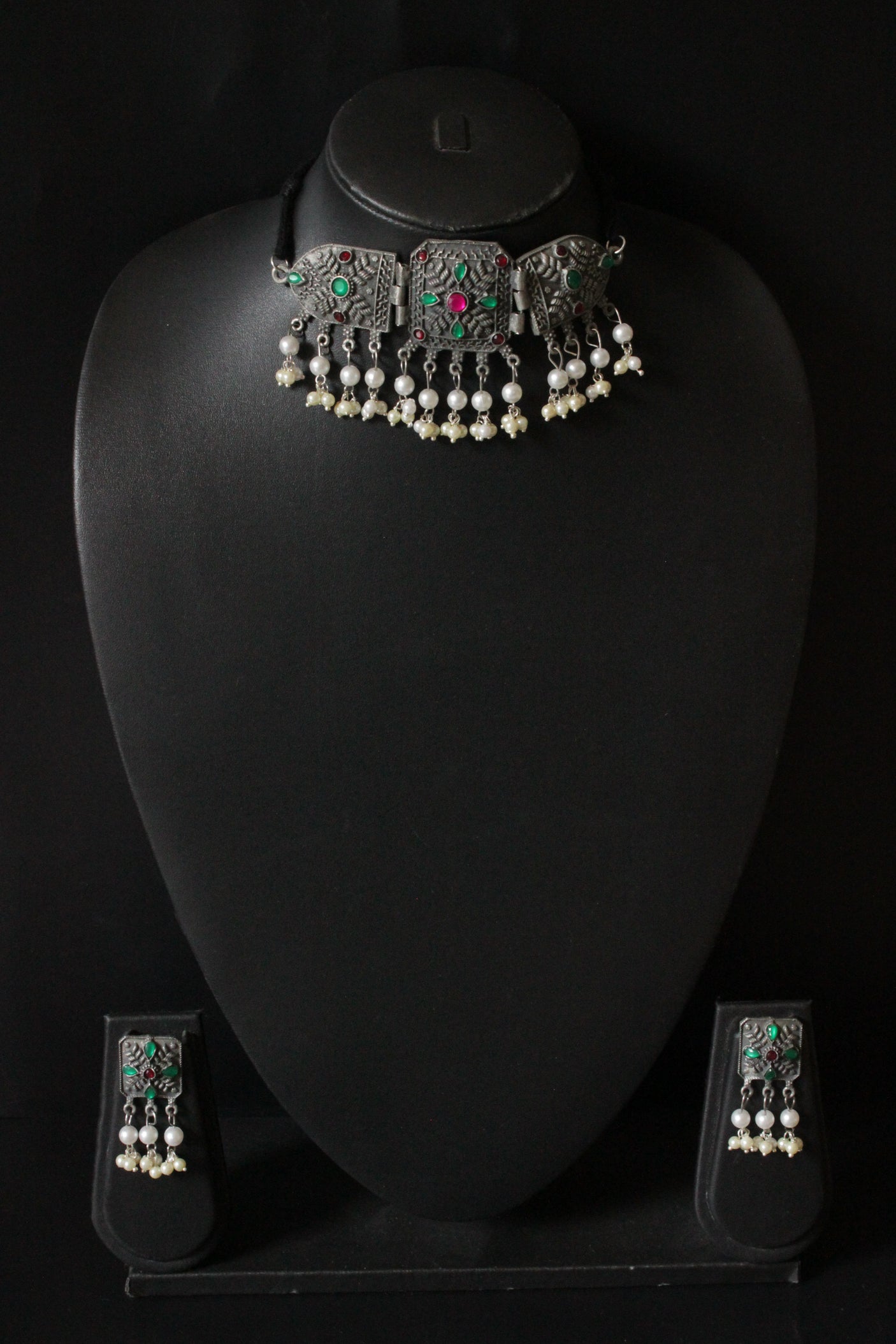 Adjustable Mini Choker Necklace Set with Rhinestones and White Beads Detailing