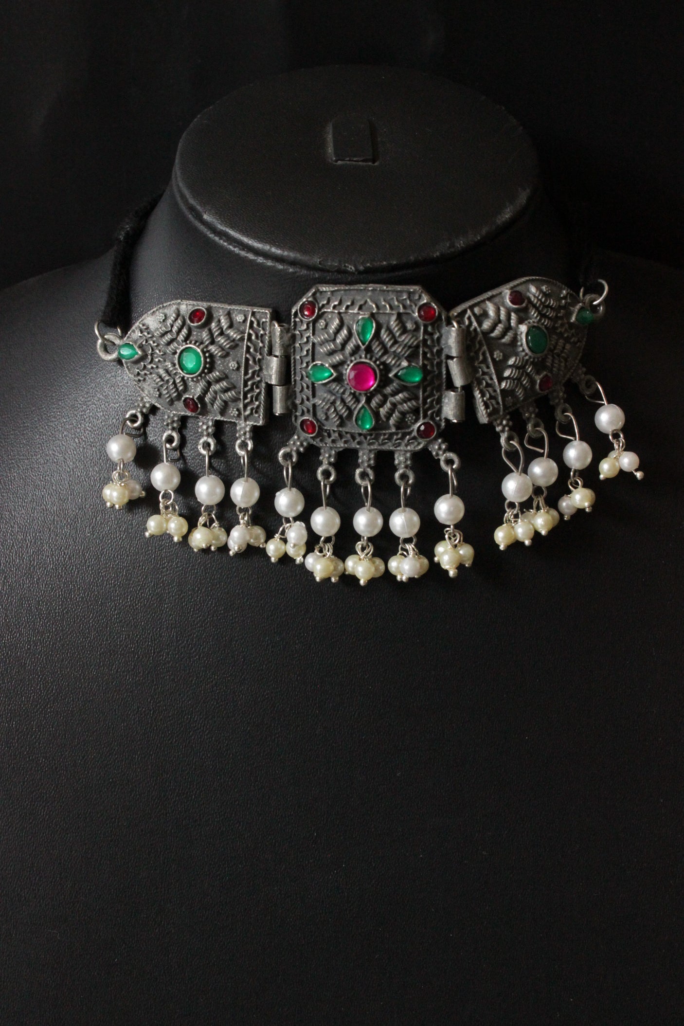 Adjustable Mini Choker Necklace Set with Rhinestones and White Beads Detailing