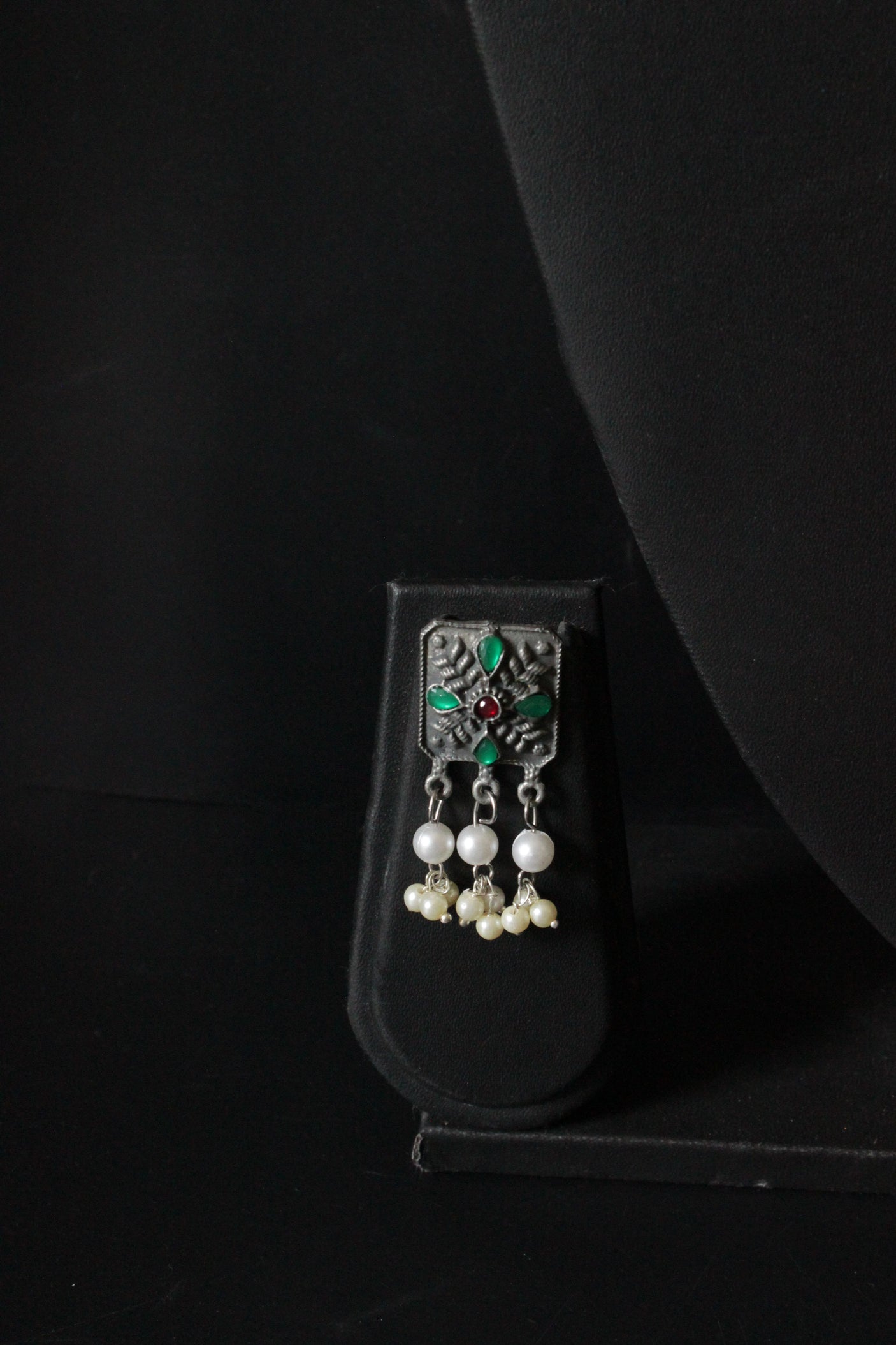 Adjustable Mini Choker Necklace Set with Rhinestones and White Beads Detailing