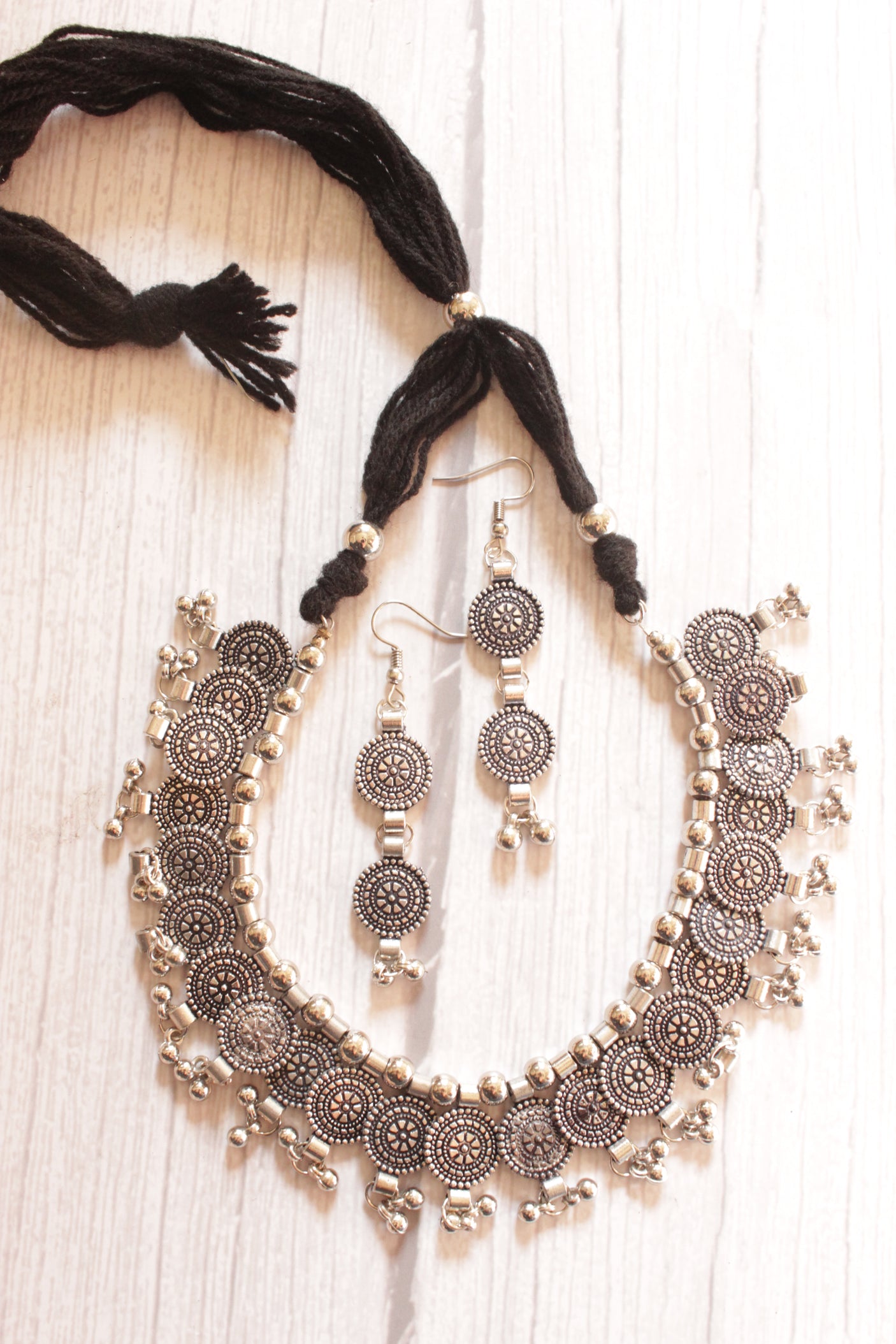 Intricately Detailed Adjustable Length Choker Necklace Set with Long Dangler Earrings