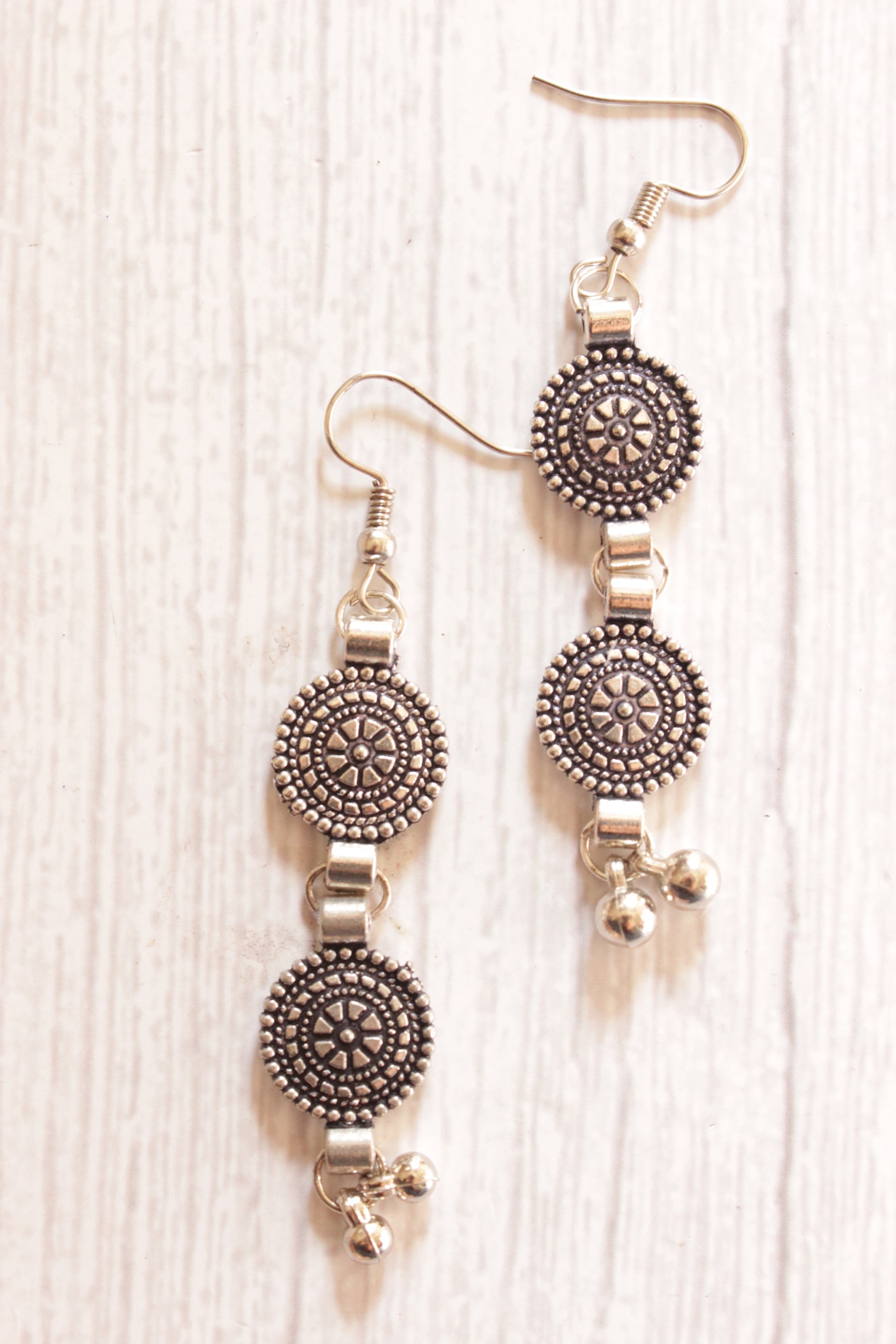 Intricately Detailed Adjustable Length Choker Necklace Set with Long Dangler Earrings