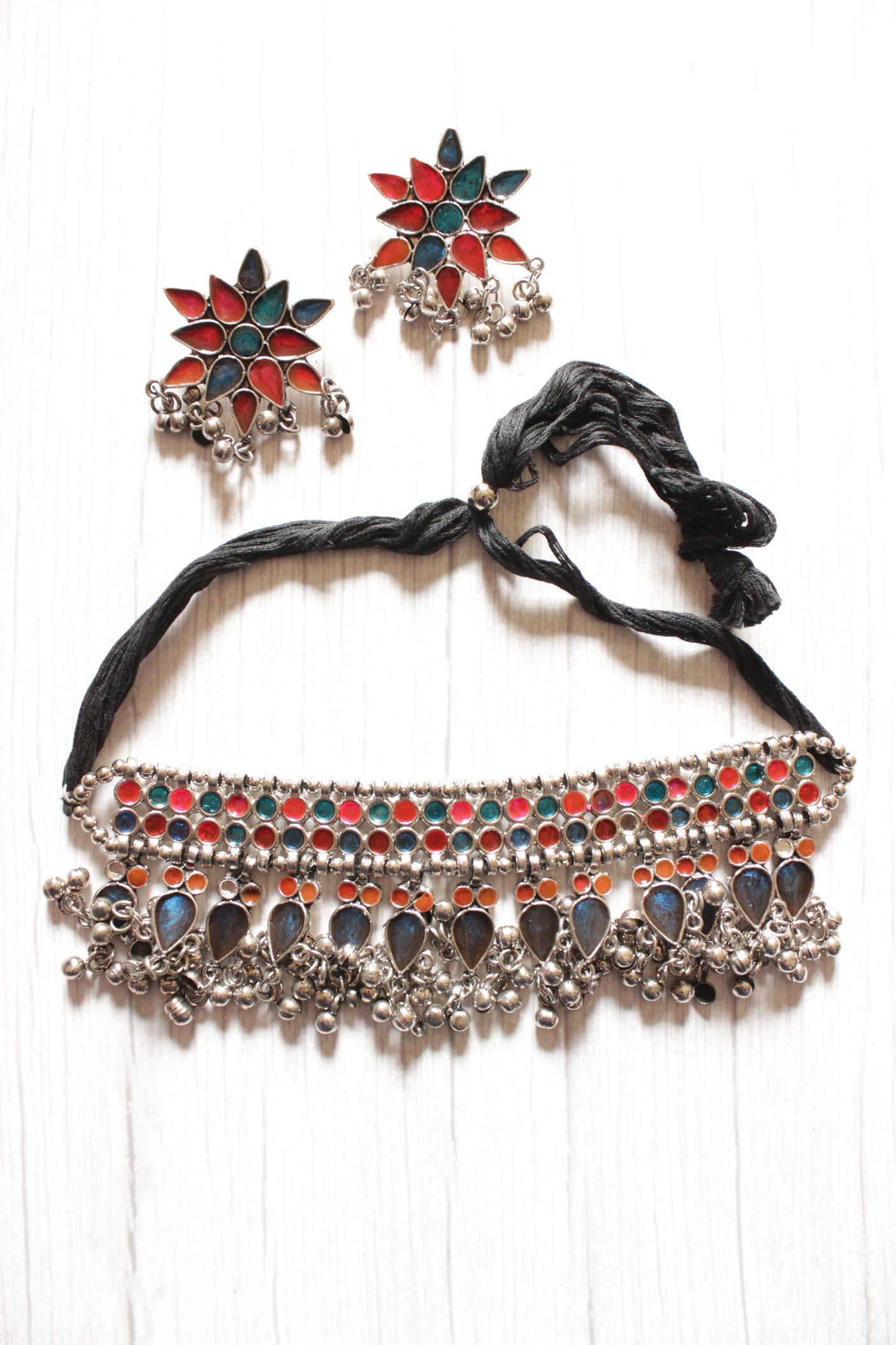 Multi-Color Glass Stones Embedded Adjustable Length Thread Closure Choker Necklace Set