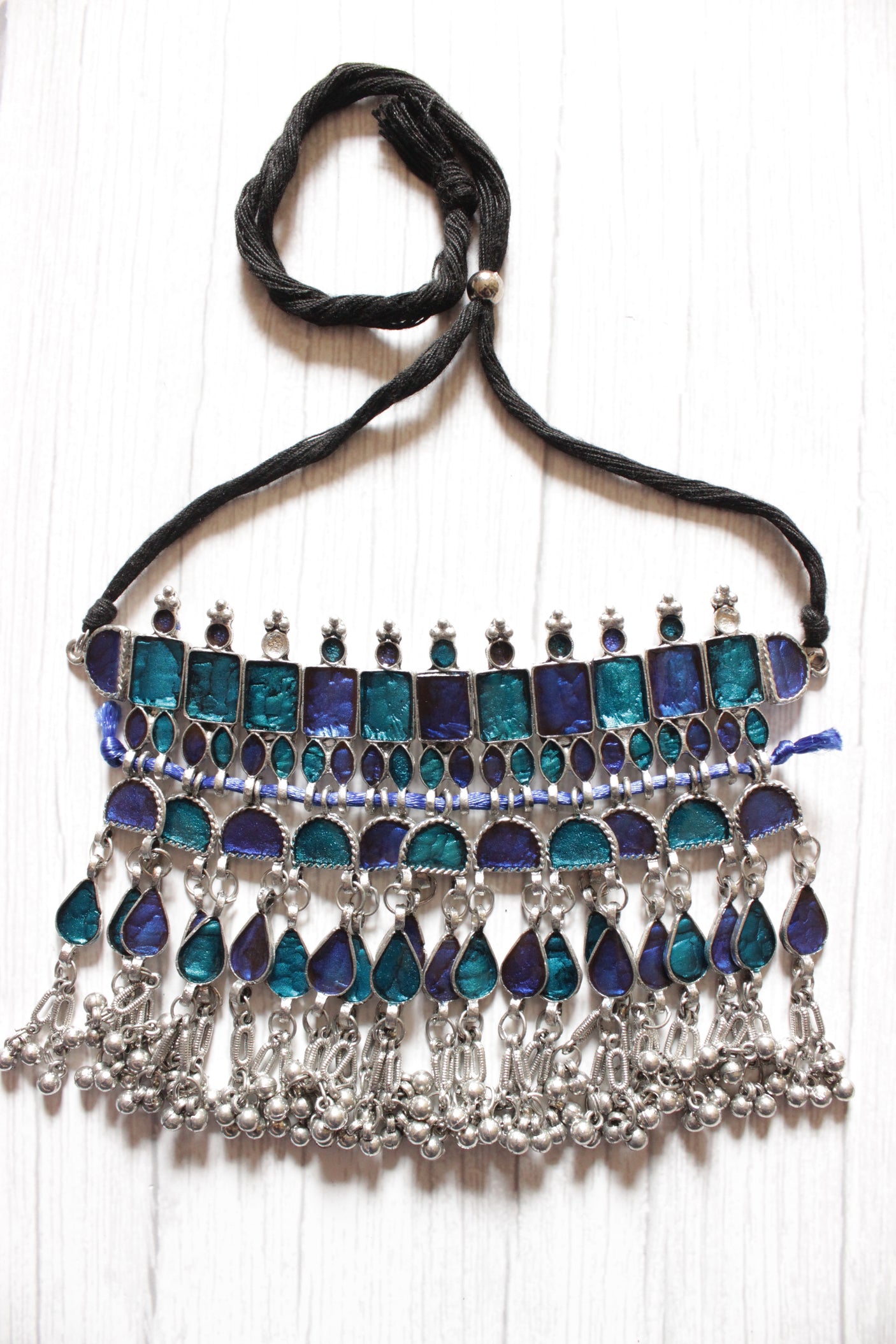 Vibrant Turquoise & Violet Glass Stones Embedded Adjustable Length Thread Closure Choker Necklace