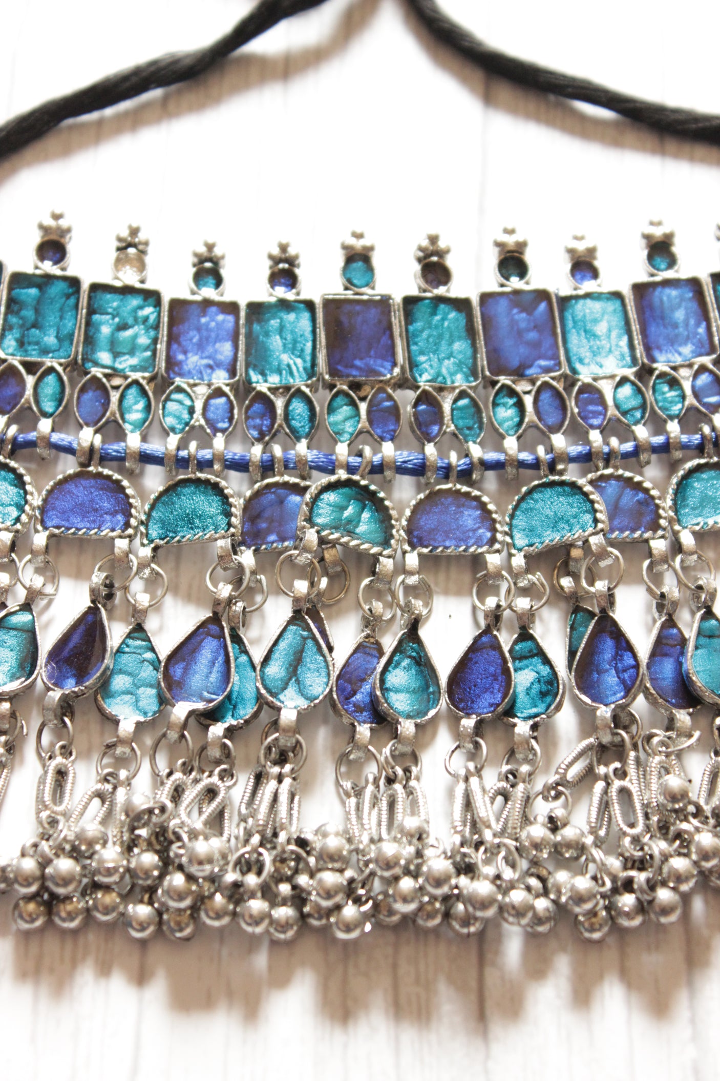 Vibrant Turquoise & Violet Glass Stones Embedded Adjustable Length Thread Closure Choker Necklace