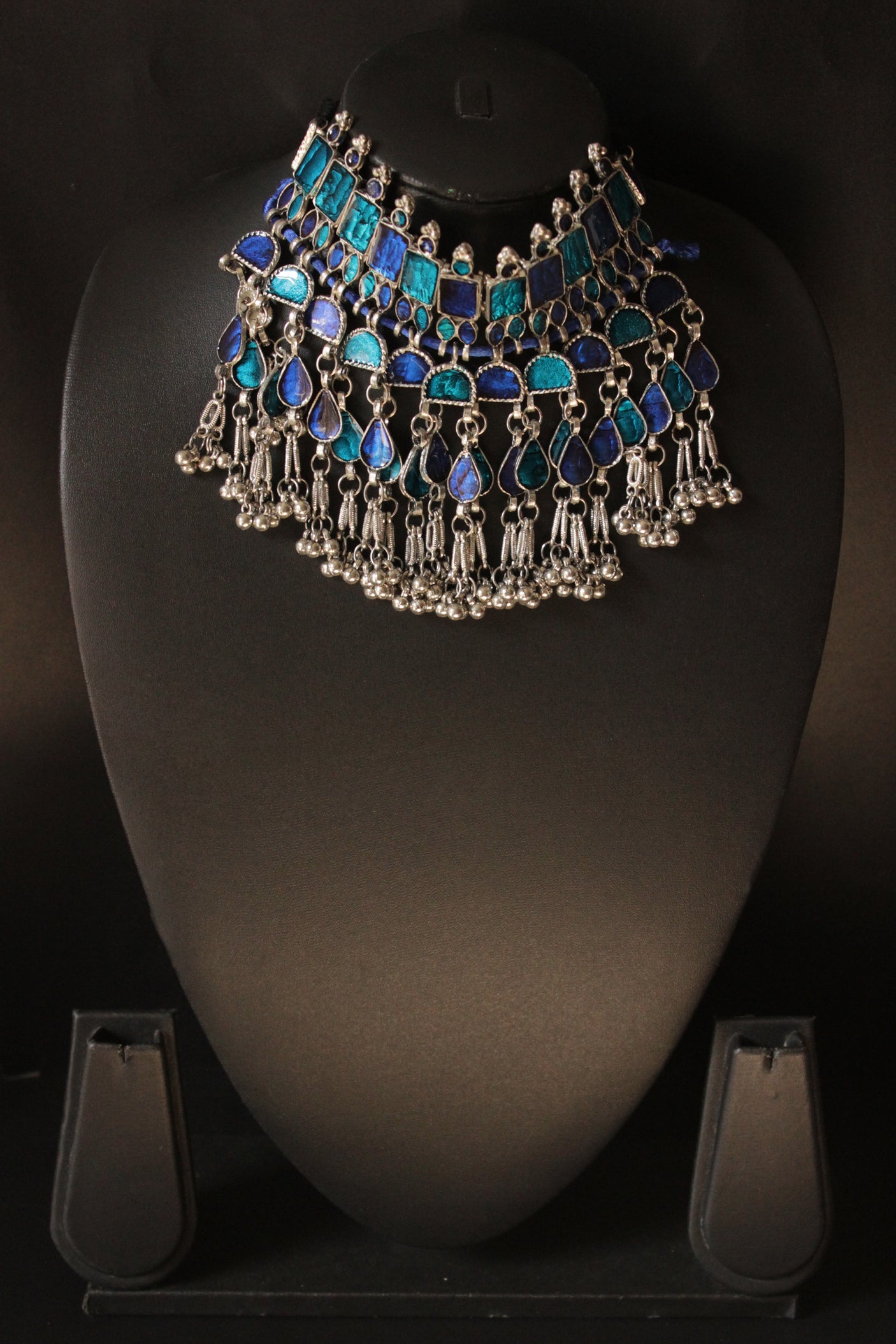 Vibrant Turquoise & Violet Glass Stones Embedded Adjustable Length Thread Closure Choker Necklace