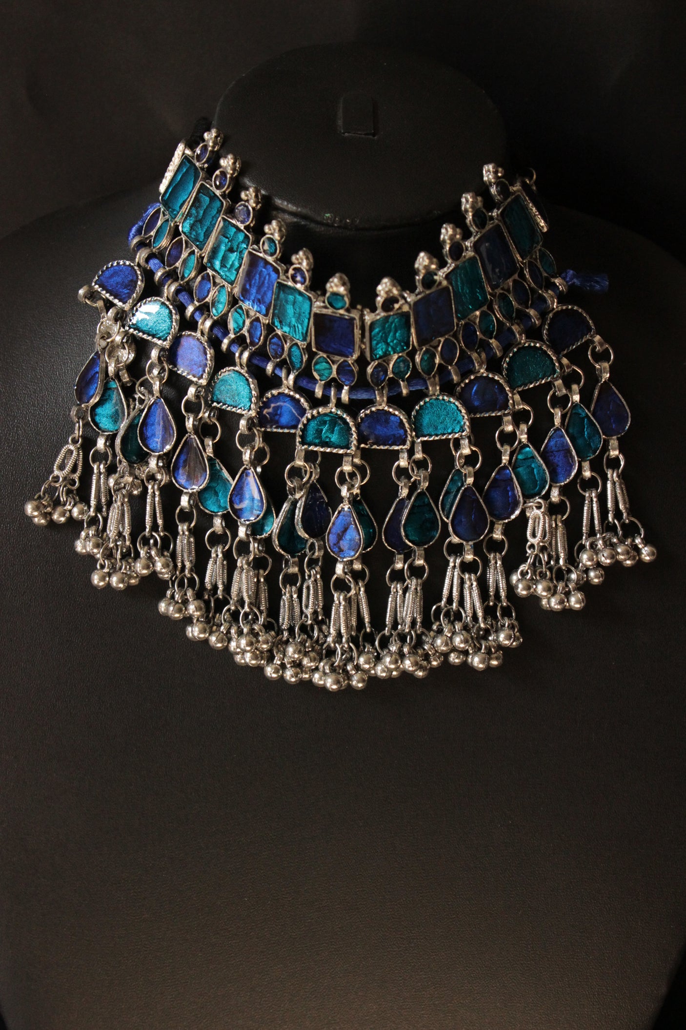 Vibrant Turquoise & Violet Glass Stones Embedded Adjustable Length Thread Closure Choker Necklace