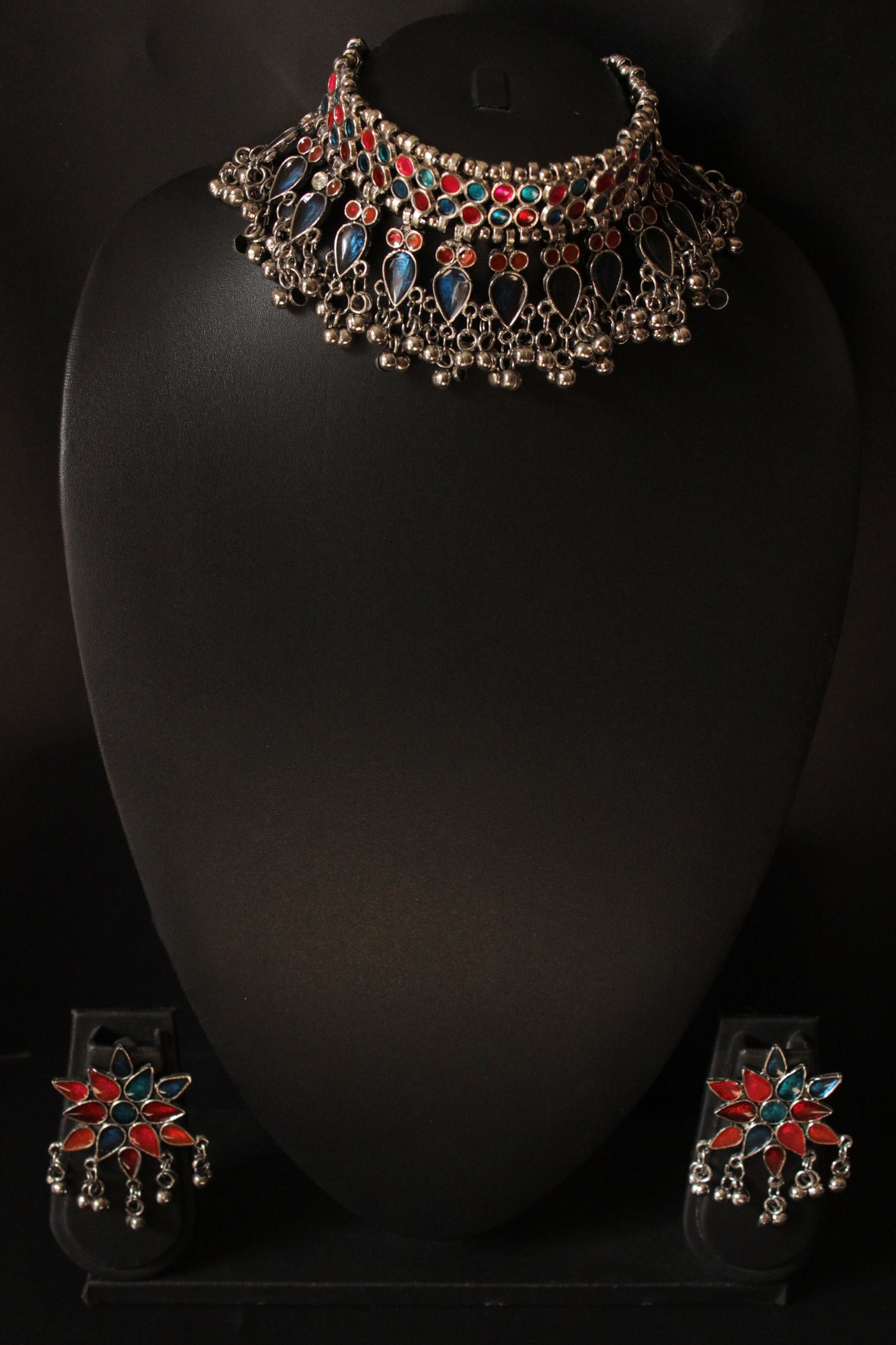 Multi-Color Glass Stones Embedded Adjustable Length Thread Closure Choker Necklace Set