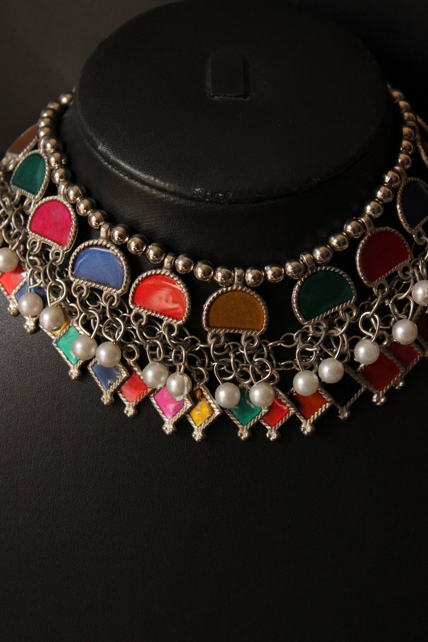 Vibrant Multi-Color Glass Stones Embedded Adjustable Length Thread Closure Choker Necklace Set