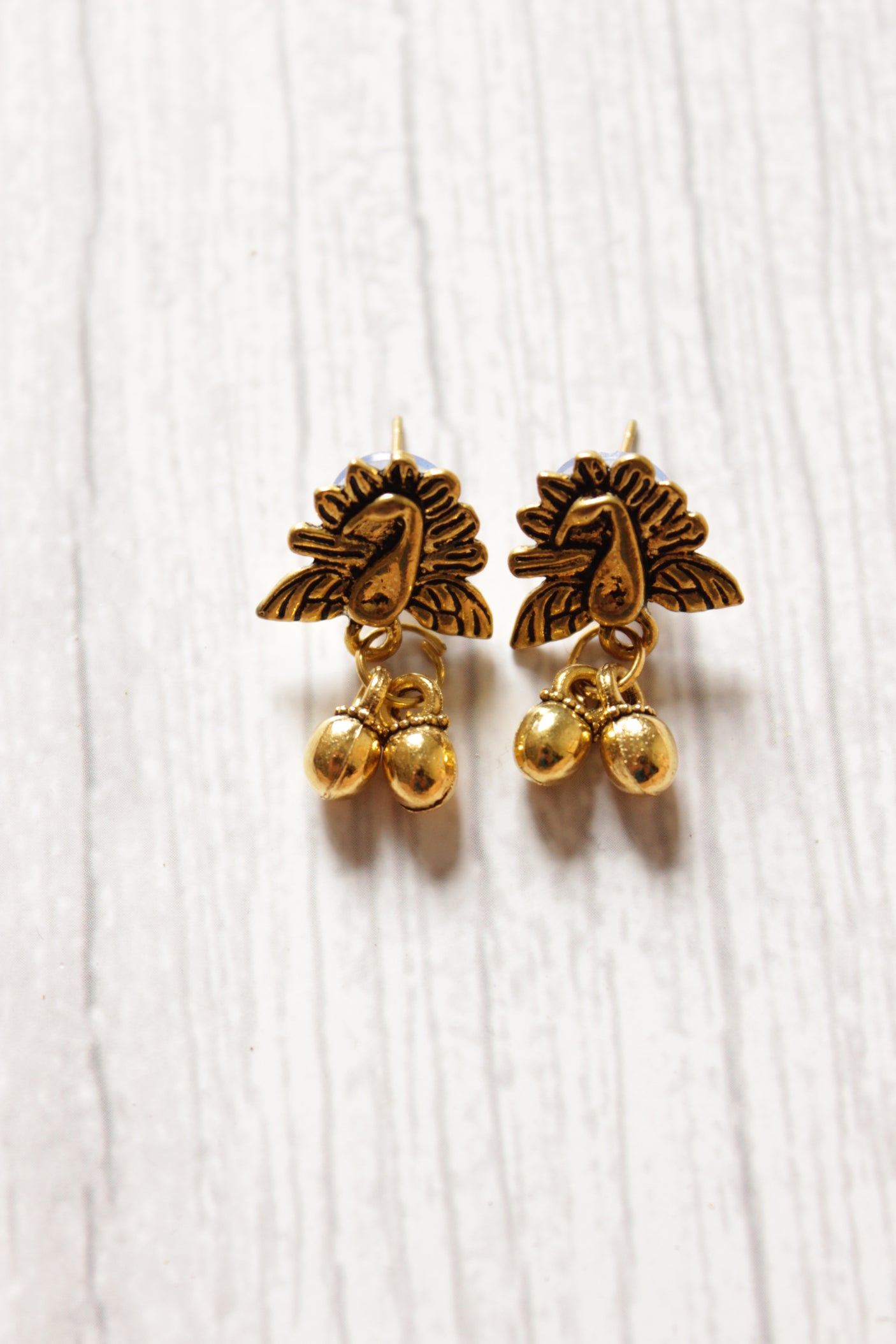 Peacock Motif Gold Finish Fuchsia Rope Closure Necklace Set