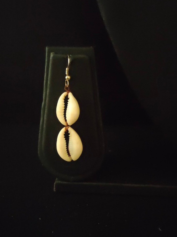 Hasli Necklace Set with Shell Work