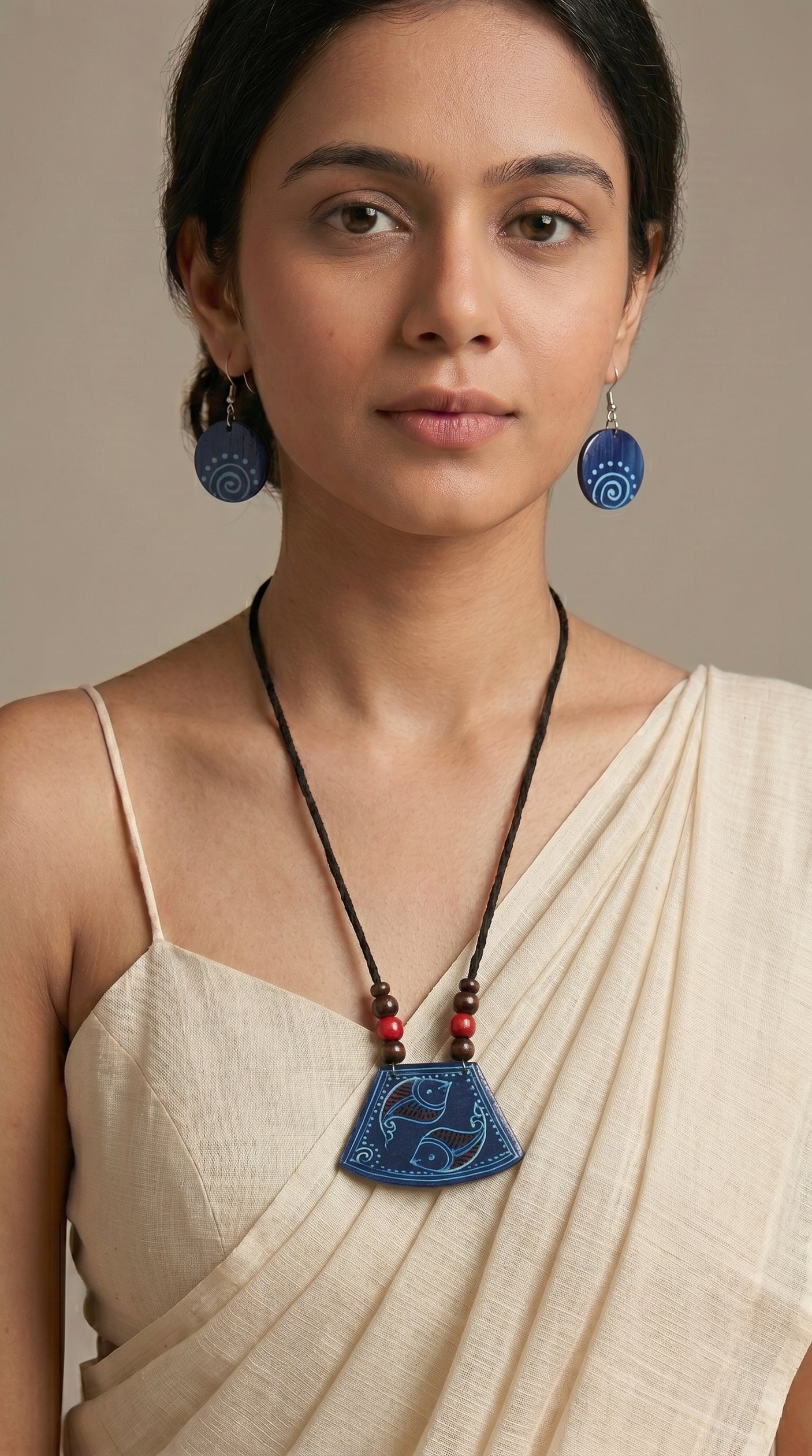 Blue Hand Painted Fish Motifs Thread Closure Ceramic Necklace Set