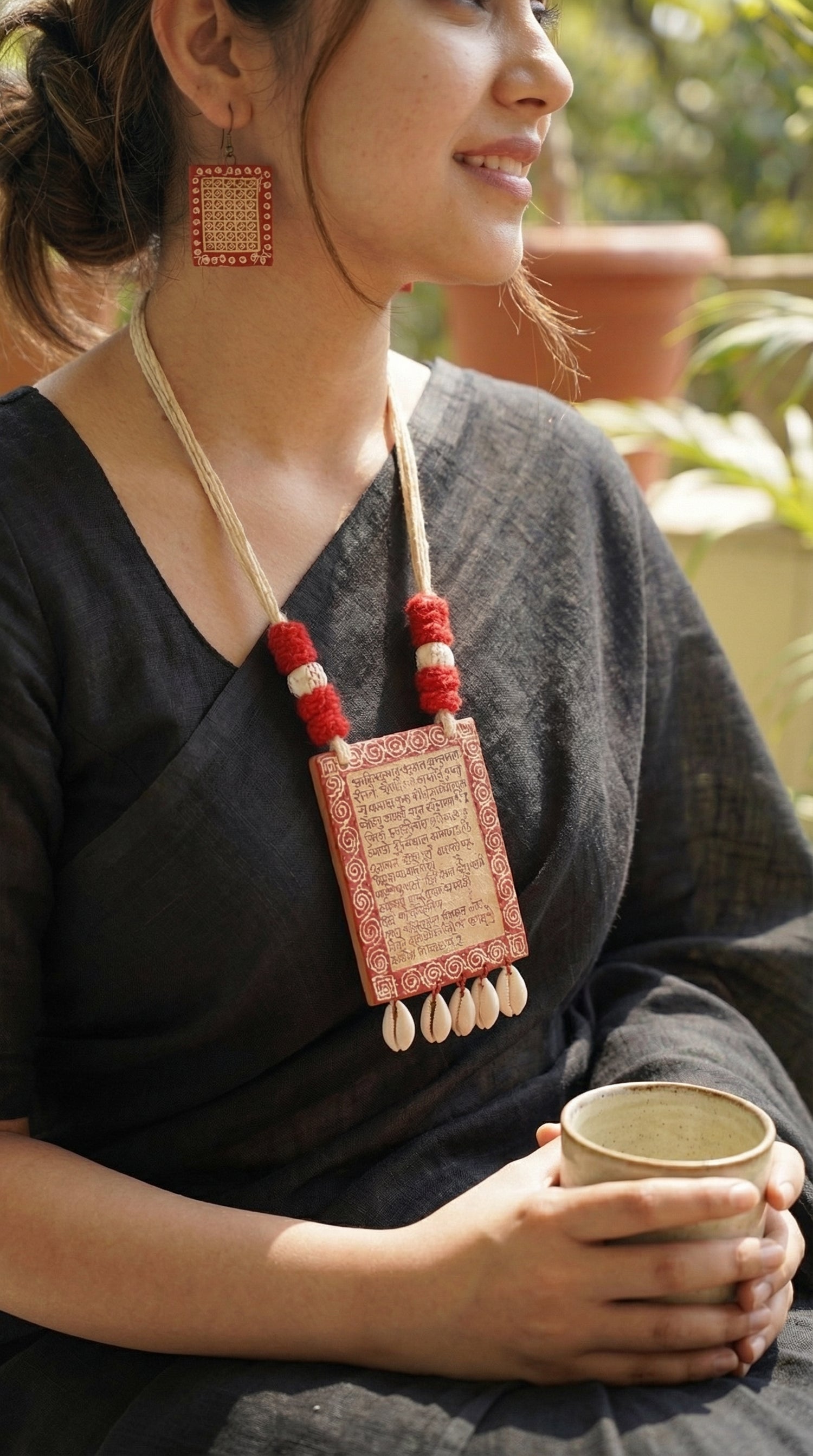 Inscripted Shell Fabric Necklace Set
