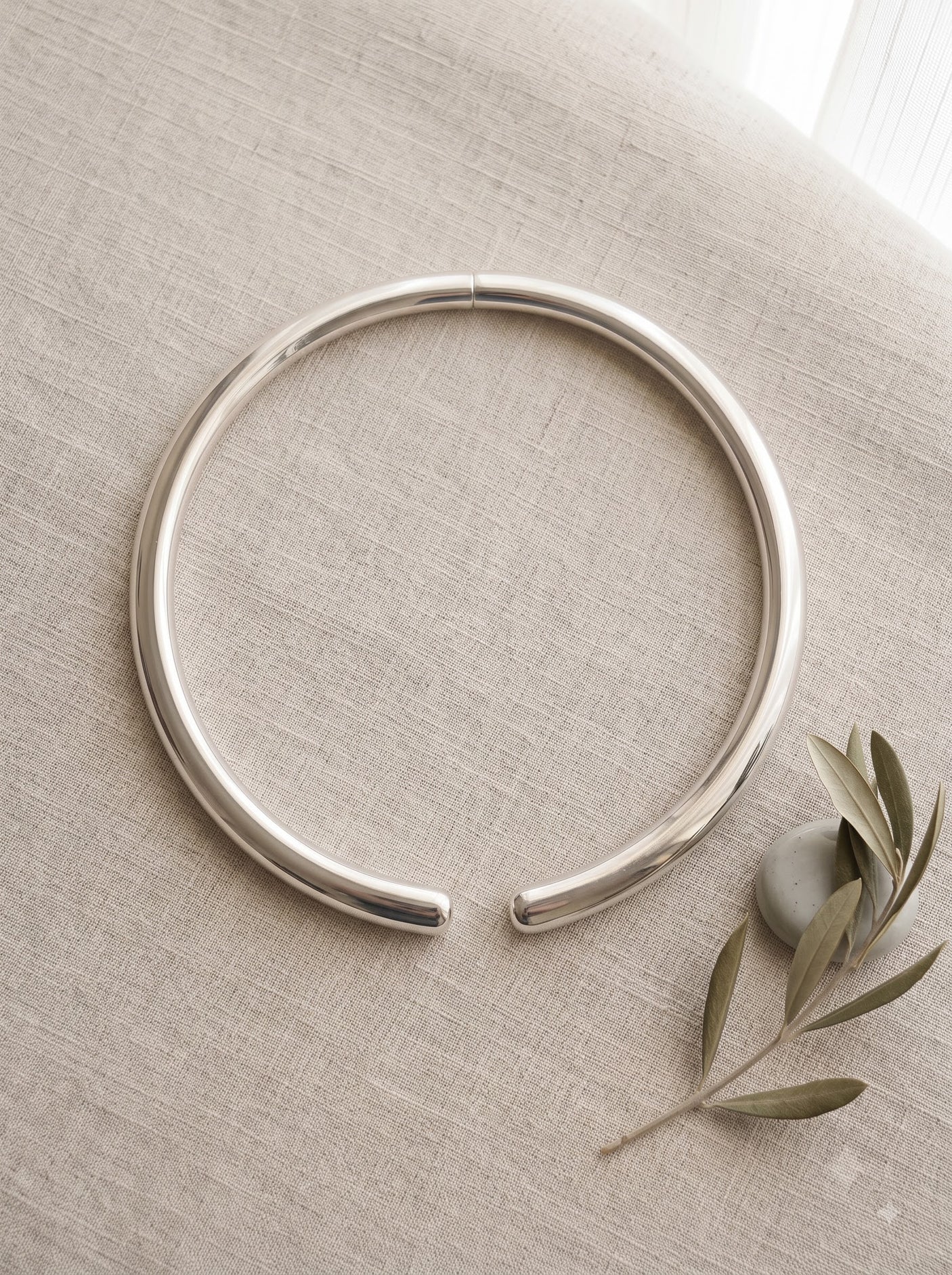 Polished Silver Tubular Hasli Choker Necklace