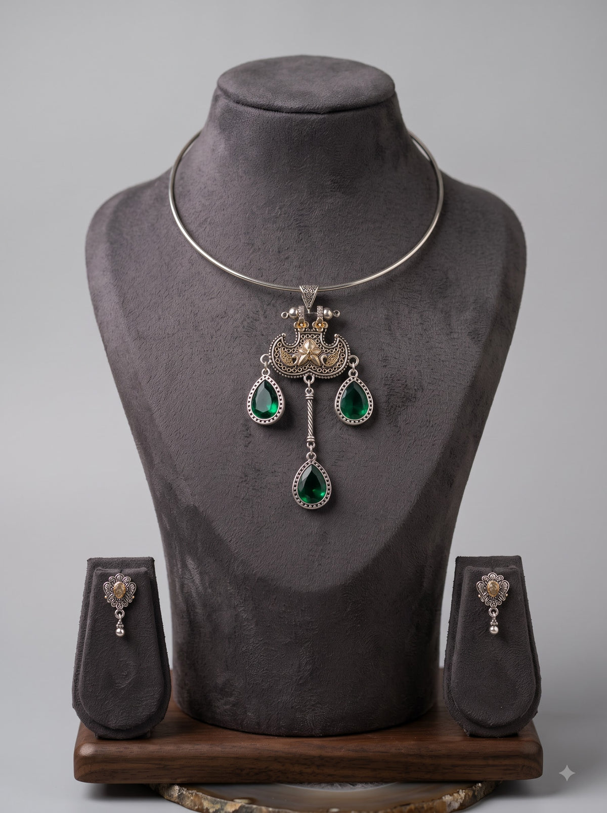 Green Stones Embedded Dual Tone Hasli Necklace Set