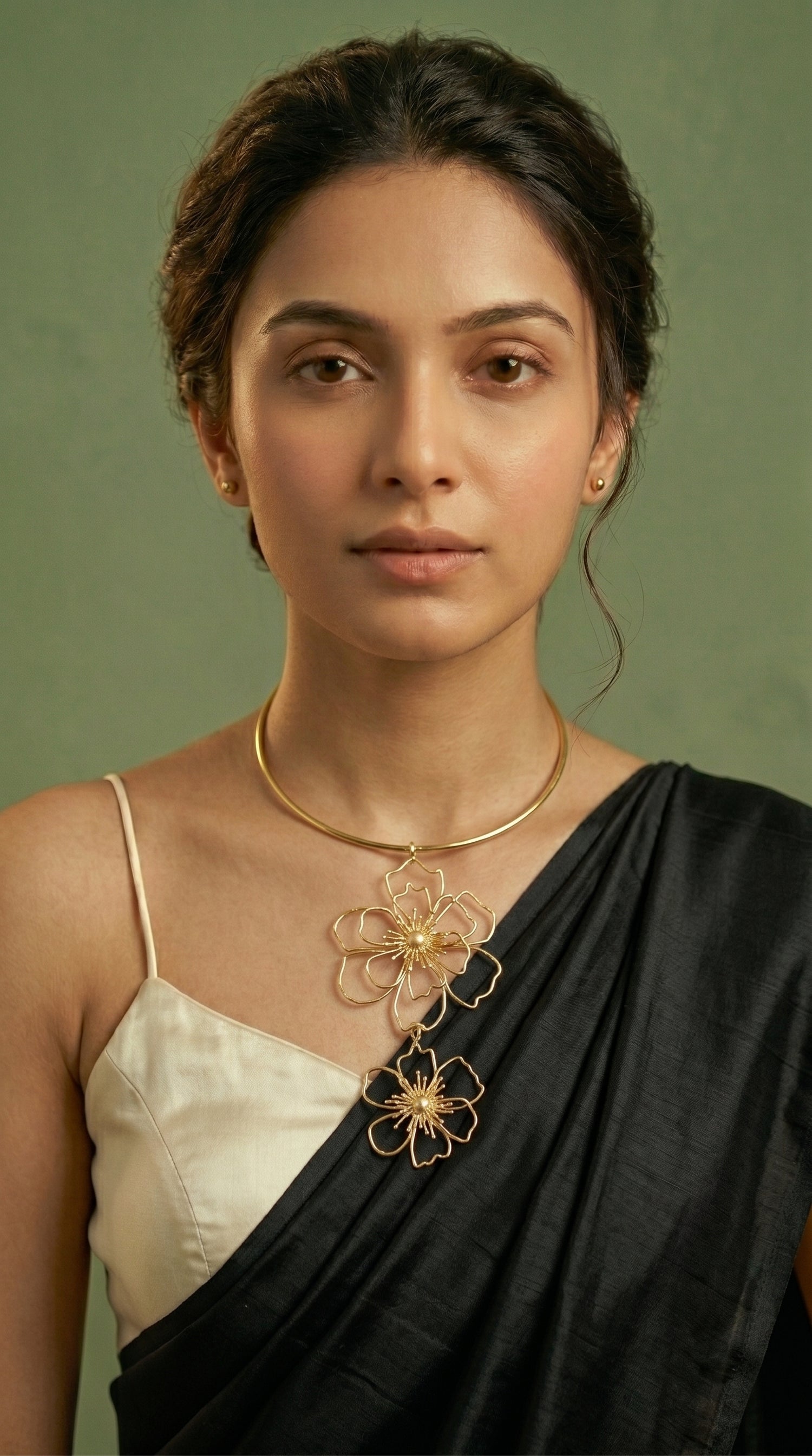 Gold Wire Filigree Double Flower Pendant Choker Necklace