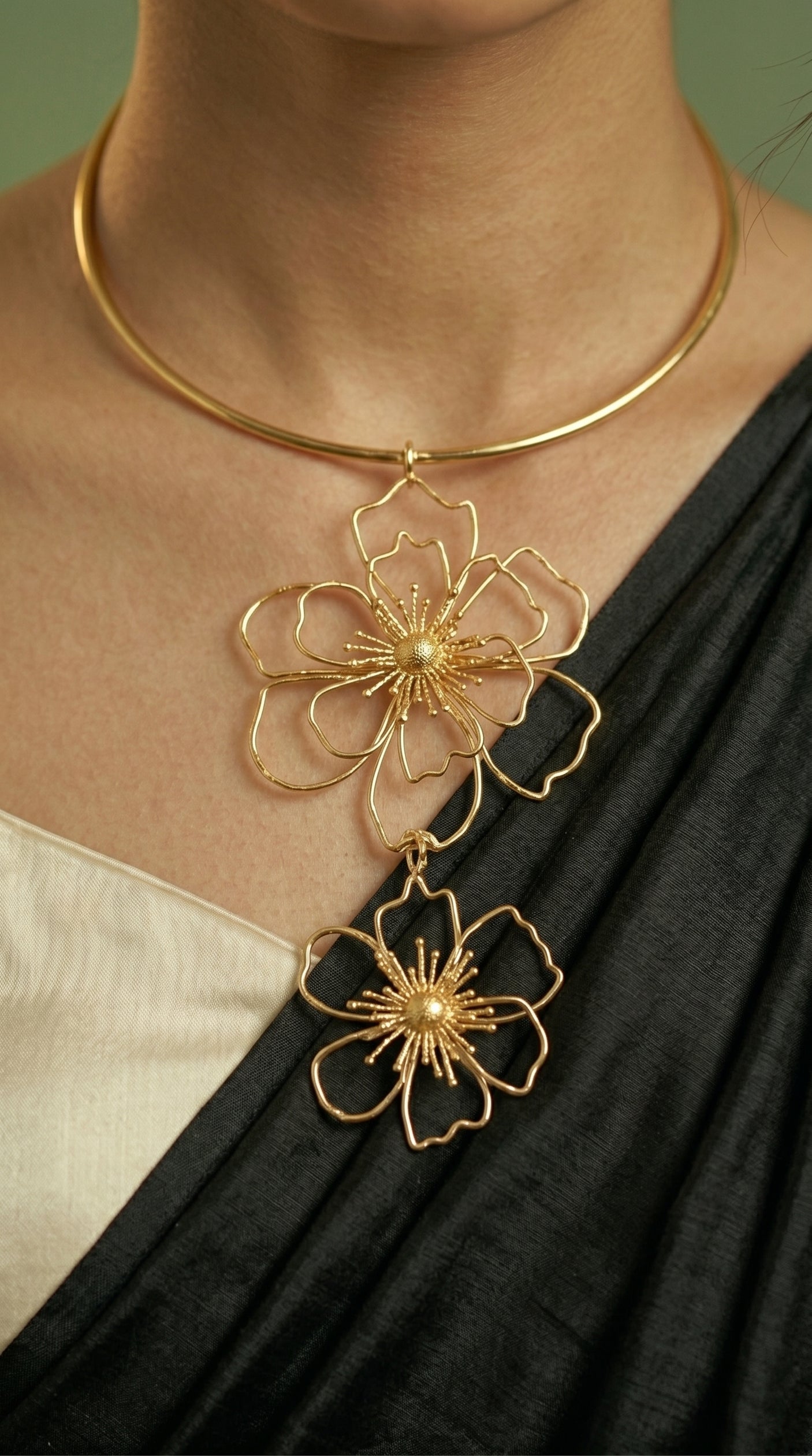 Gold Wire Filigree Double Flower Pendant Choker Necklace