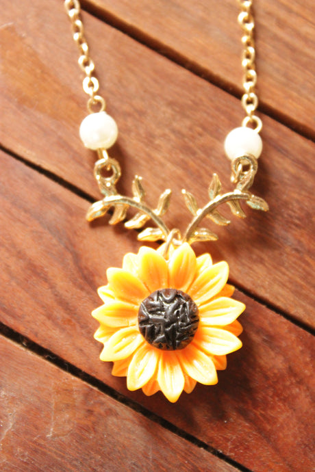 Gold Toned Sunflower Chain Necklace