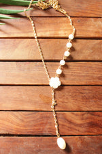 Load image into Gallery viewer, Gold Toned Handmade Pearl and Flower Nekclace

