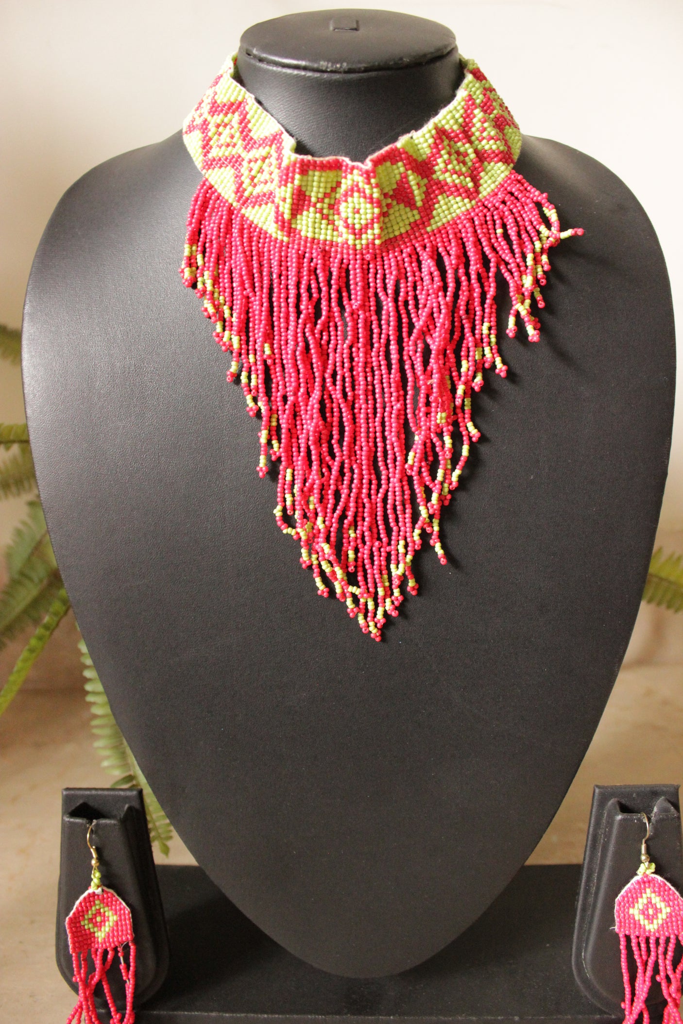 Red and Green Handmade Beaded Collar Choker Style Necklace Set