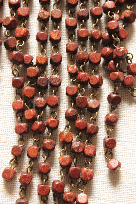 Wooden Beads Mesh Pattern Elaborate Necklace