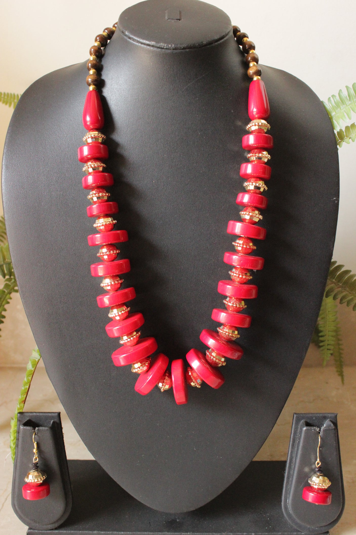 Red Acrylic Beads Gold Metal Accents Necklace Set