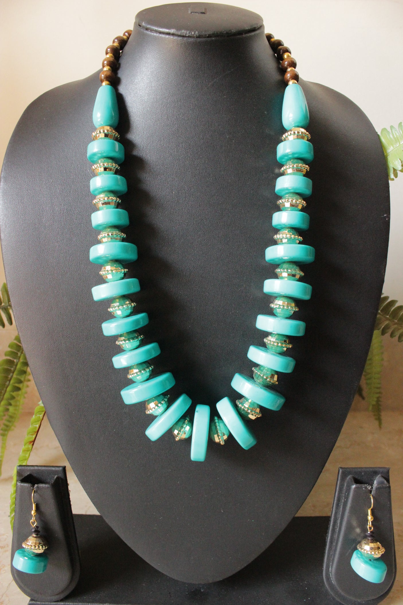 Blue Acrylic Beads Gold Metal Accents Necklace Set