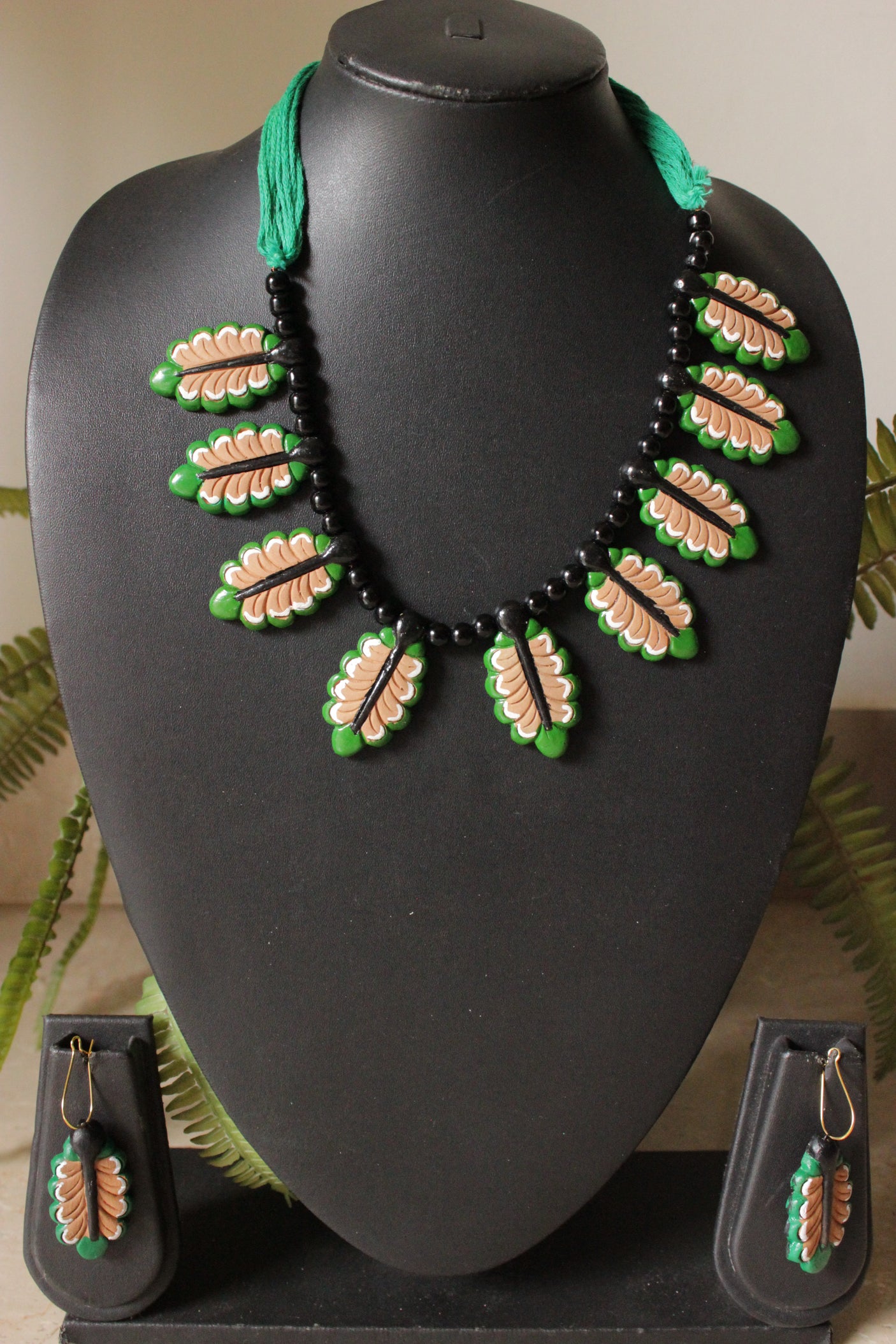 Leaf Shape Terracotta Clay Hand Painted Charms Adjustable Closure Choker Necklace Set