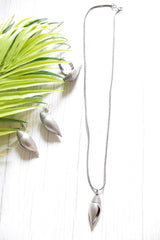 Set of 3 - Necklace, Earrings and Ring with Metal Shells