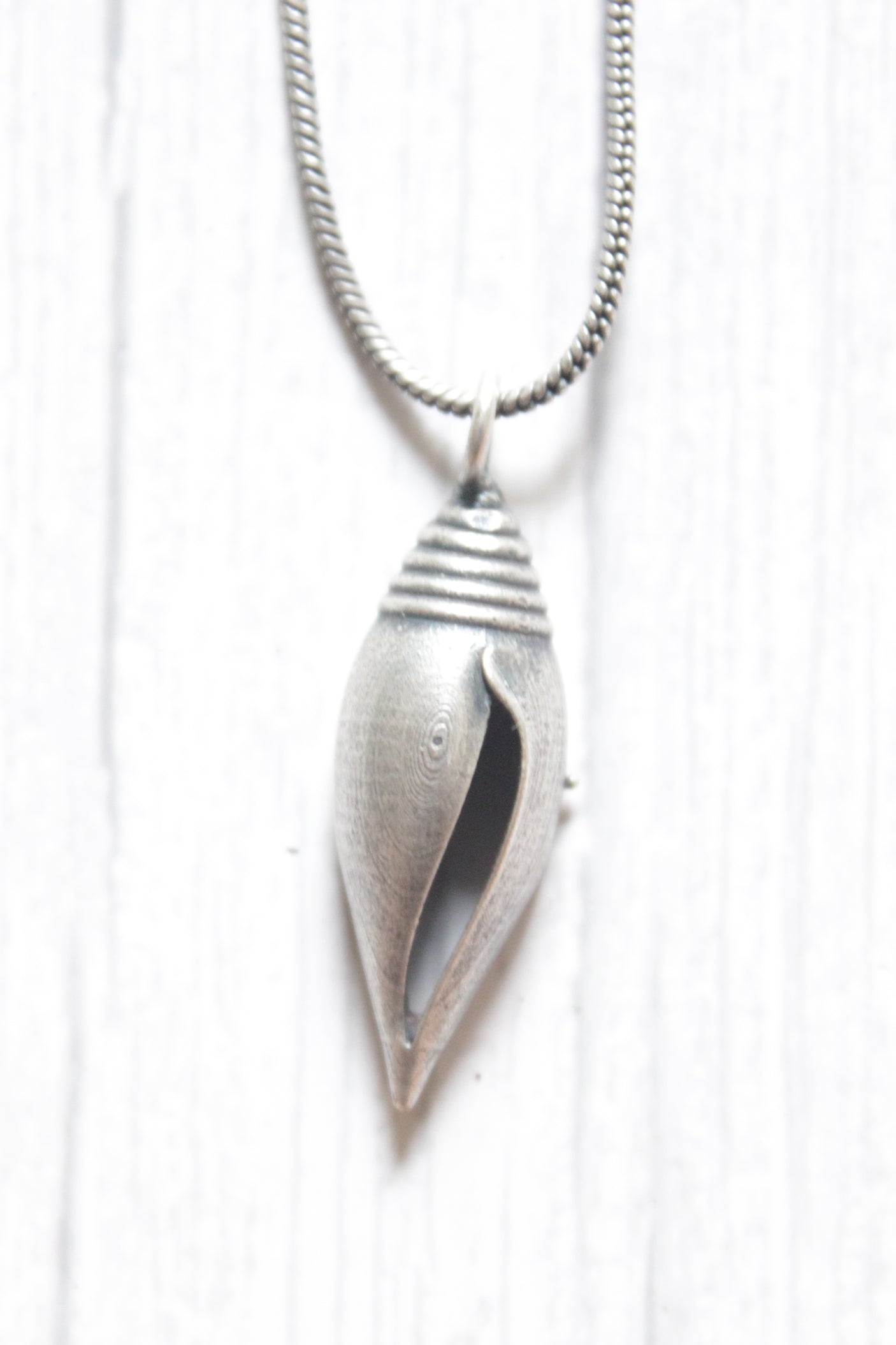 Set of 3 - Necklace, Earrings and Ring with Metal Shells