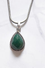 Green Natural Gemstones Embedded Petite Silver Chain Necklace Set
