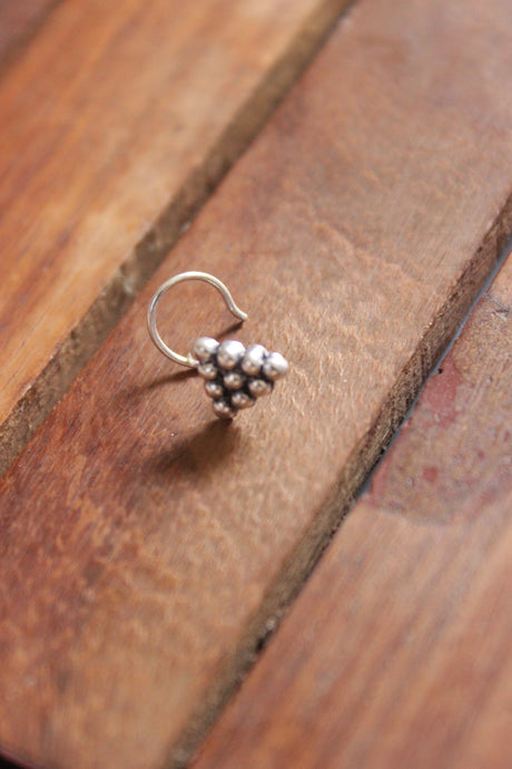Bunch of Grapes Oxidised Finish Nosepin