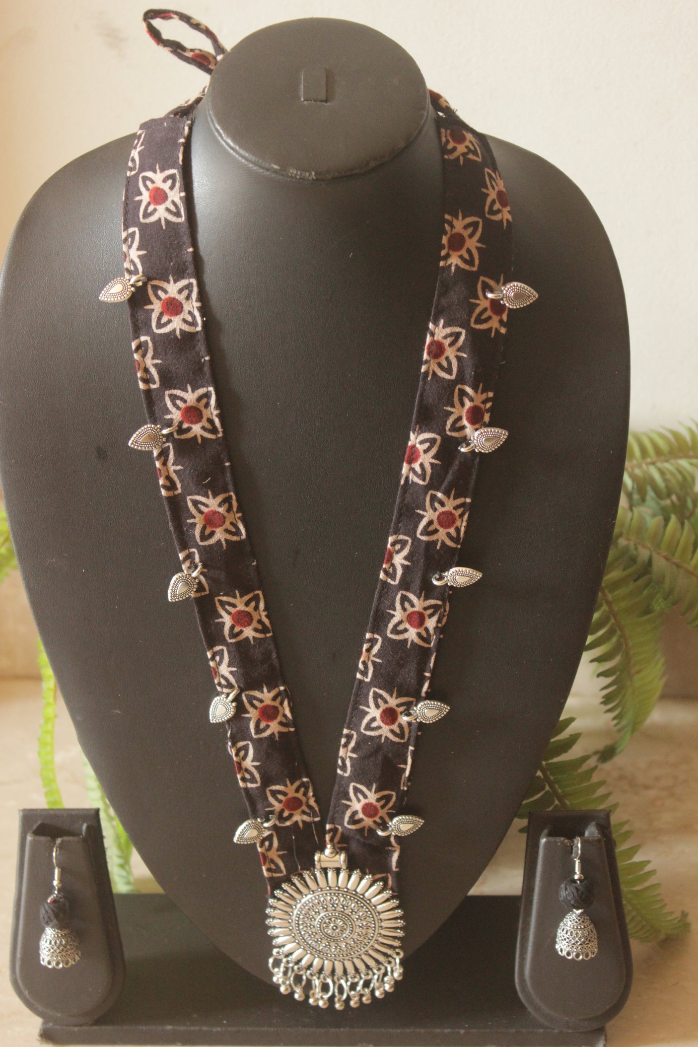 Black Block Painted Fabric Collar Necklace Set with Metal Pendant and Charms