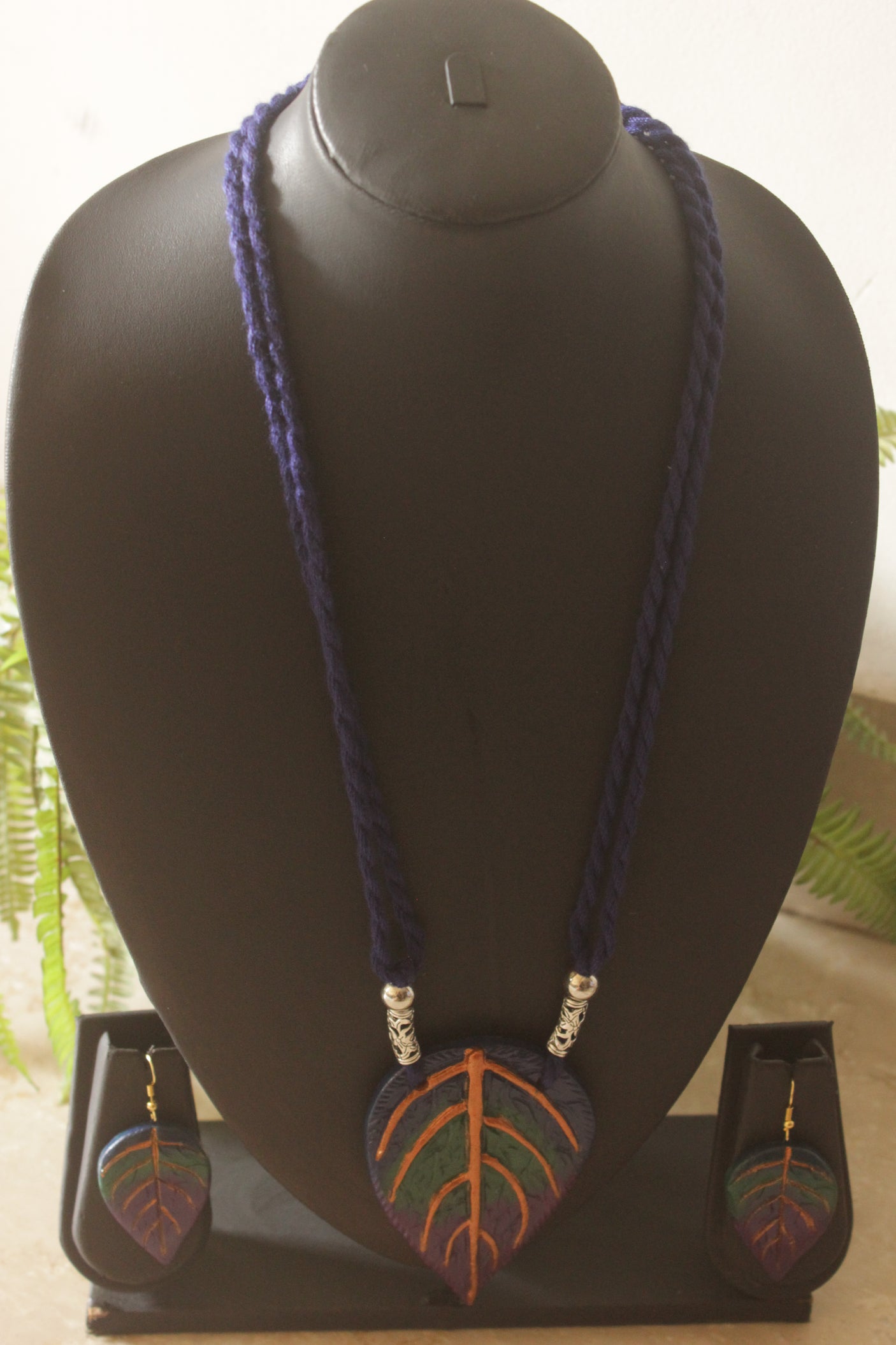 Shaded Leaf Hand Painted Terracotta Clay Necklace Set