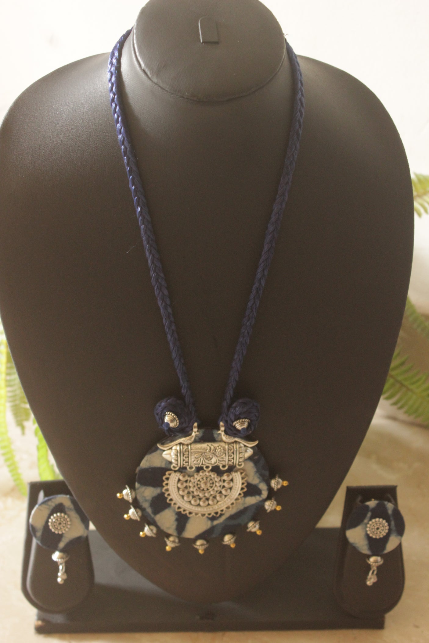 Shibori Blue & White Fabric Mandala Pendant Necklace Set