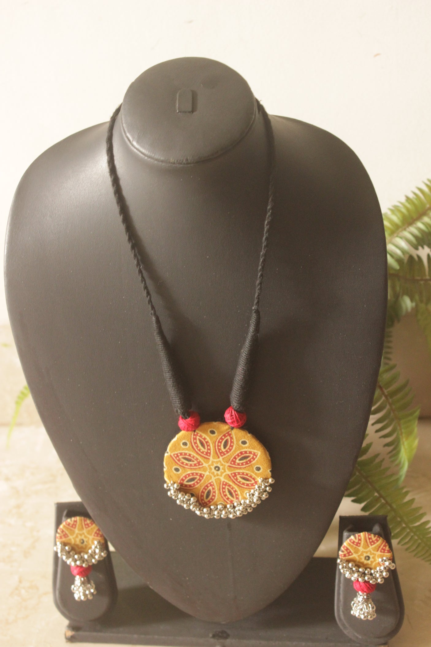 Hand-Painted Mandala Flower Disc Necklace Set