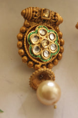 Kundan Studded Matt Gold Stud Earrings
