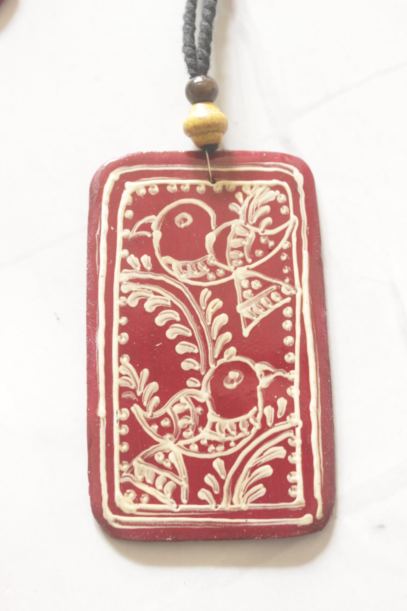 Red Hand Painted Bird Motifs Thread Closure Ceramic Necklace Set
