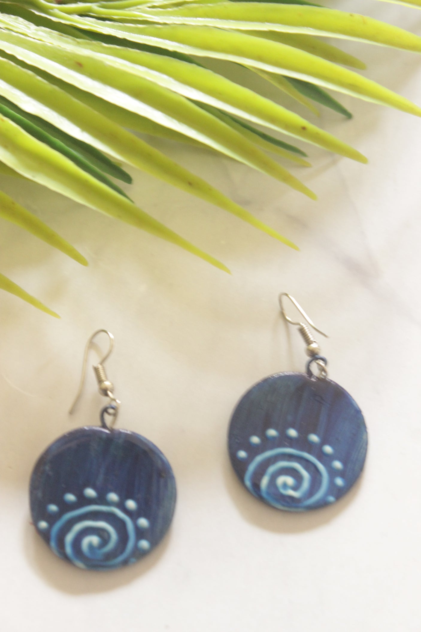 Blue Hand Painted Fish Motifs Thread Closure Ceramic Necklace Set