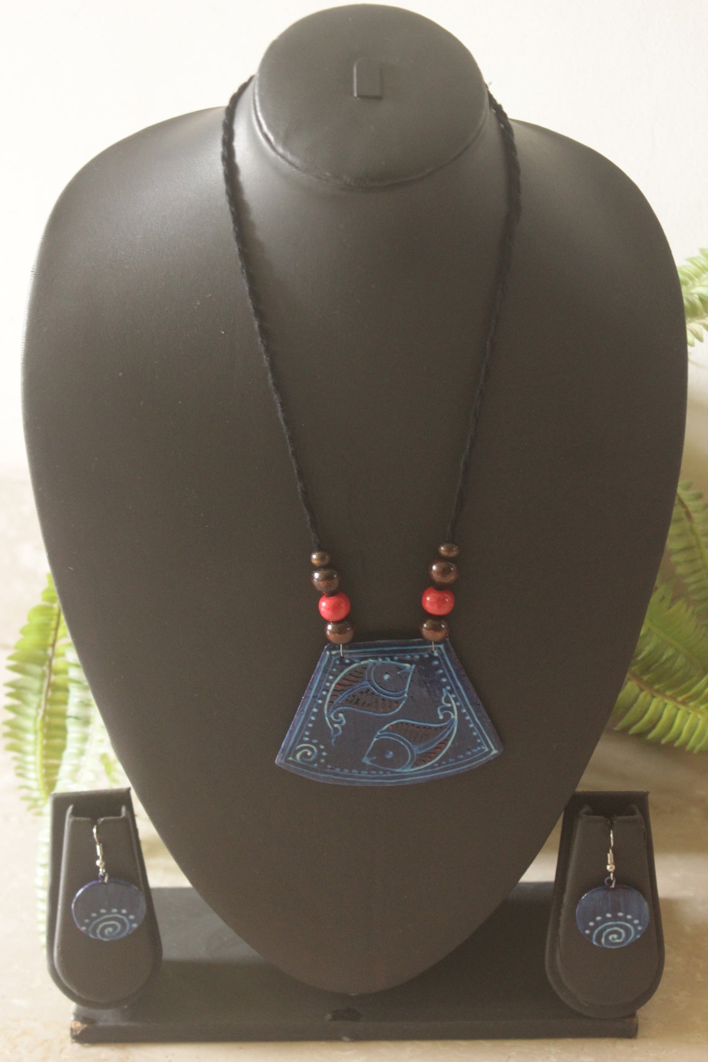 Blue Hand Painted Fish Motifs Thread Closure Ceramic Necklace Set
