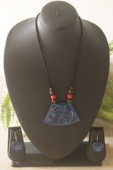 Blue Hand Painted Fish Motifs Thread Closure Ceramic Necklace Set
