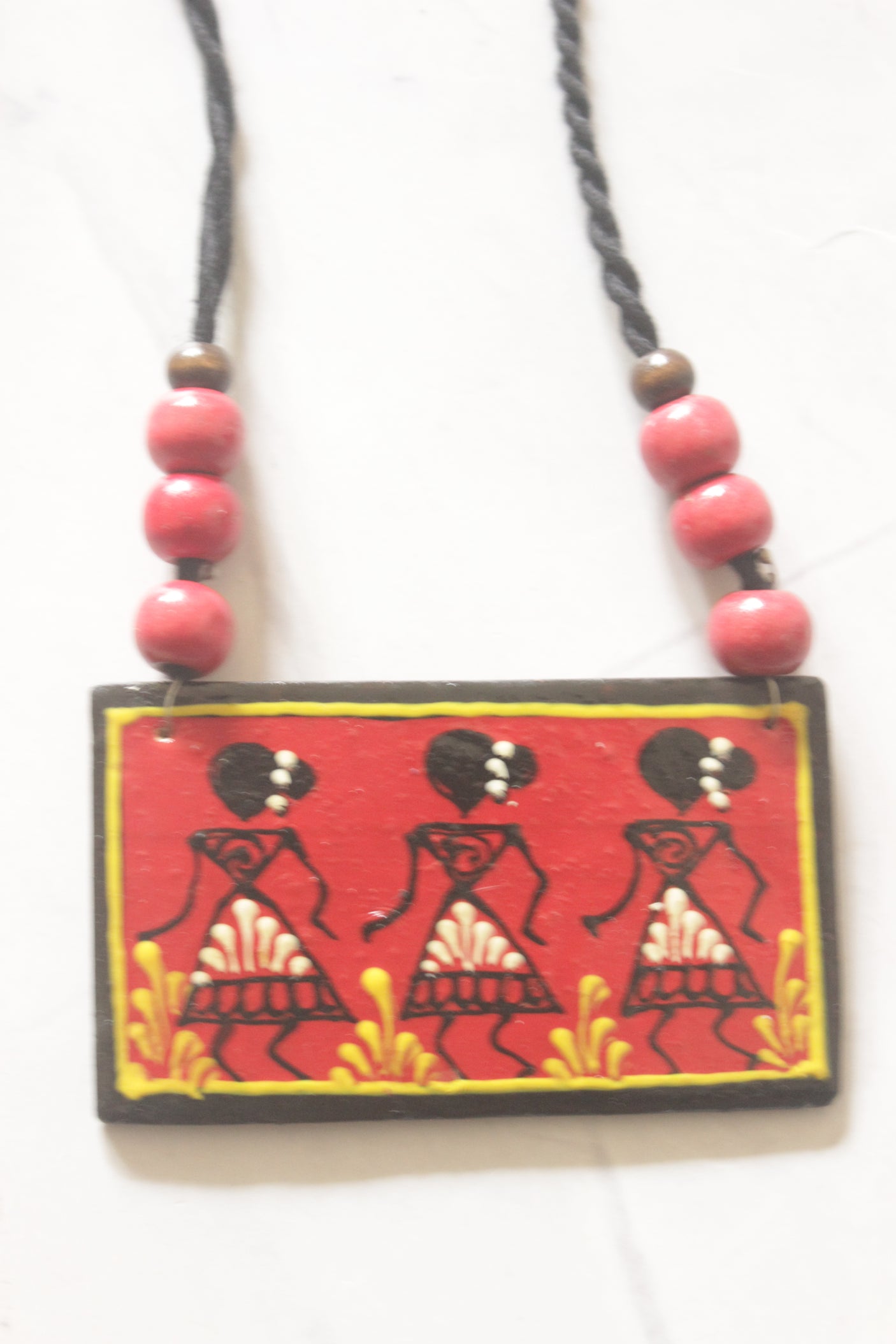 Red Hand Painted Tribal Motifs Thread Closure Ceramic Necklace Set