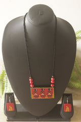 Red Hand Painted Tribal Motifs Thread Closure Ceramic Necklace Set