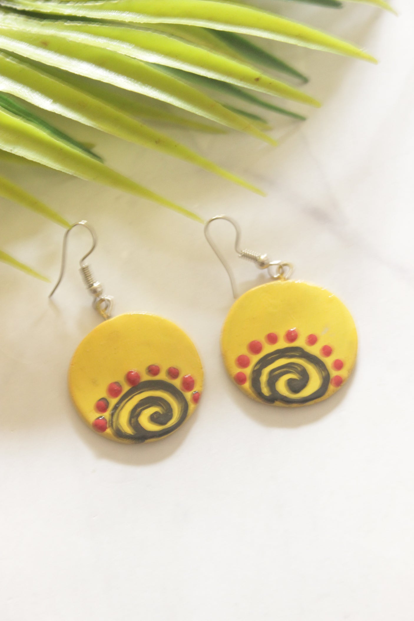 Yellow Hand Painted Tribal Motifs Thread Closure Ceramic Necklace Set