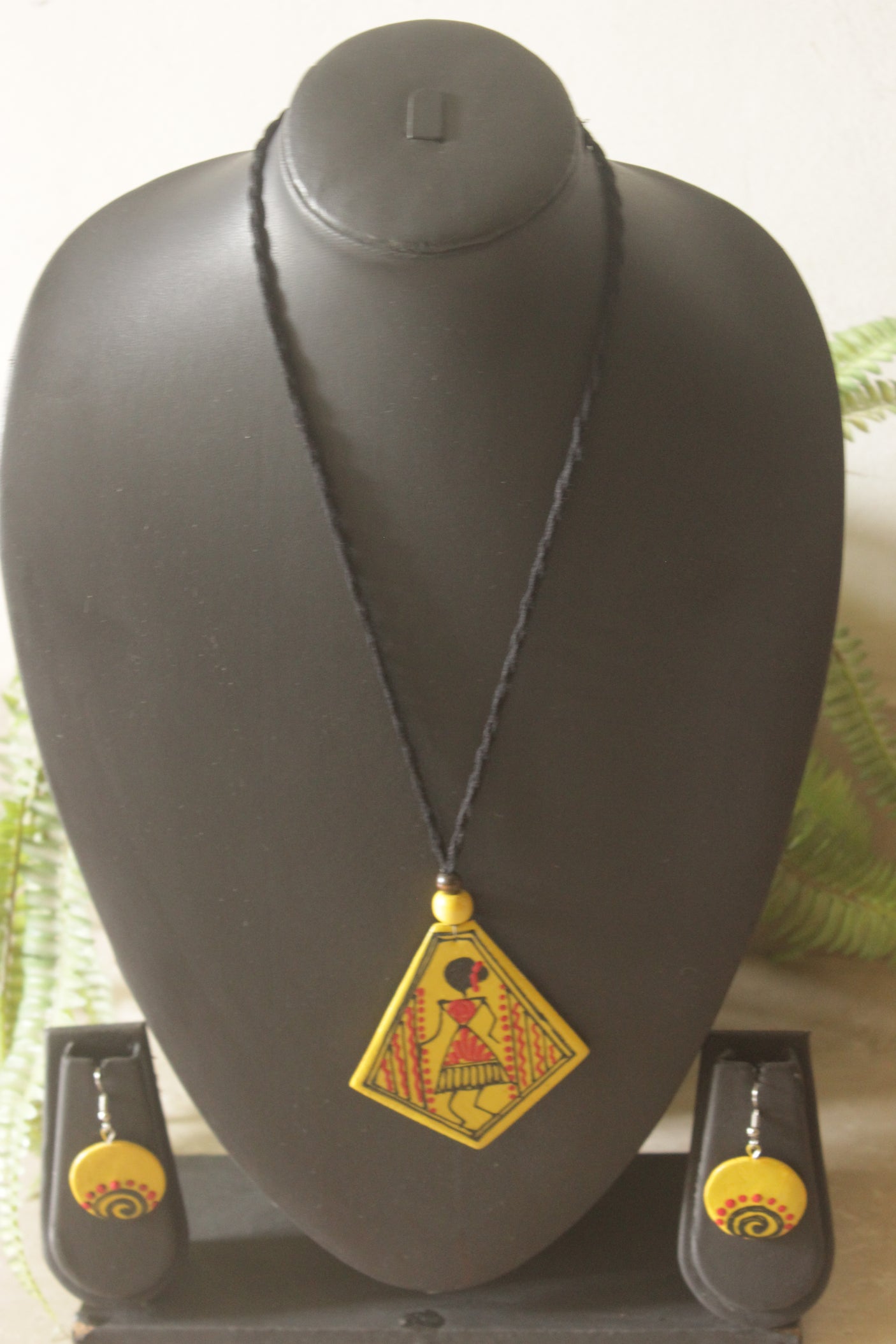 Yellow Hand Painted Tribal Motifs Thread Closure Ceramic Necklace Set