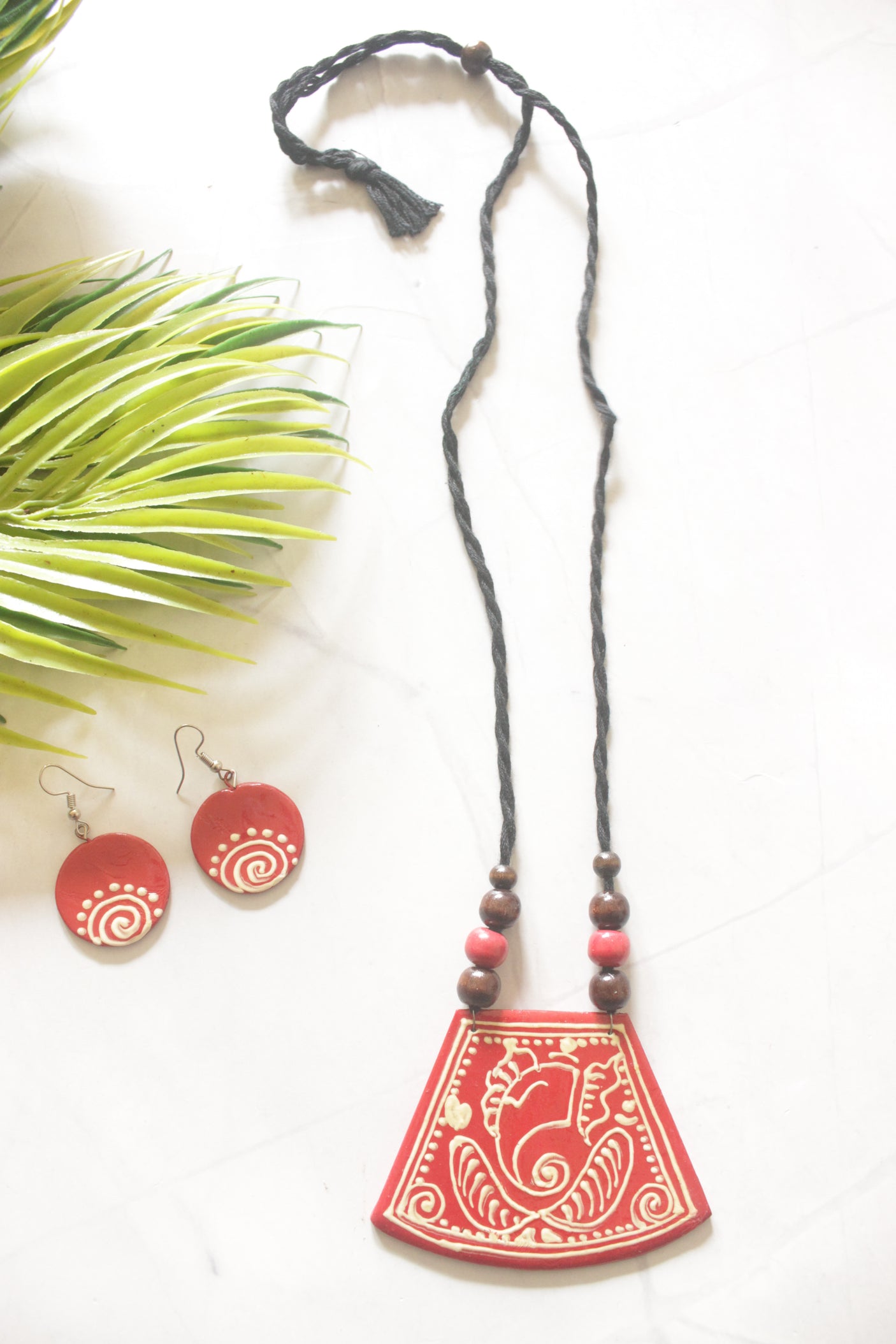 Red Hand Painted Ganesha Thread Closure Ceramic Necklace Set