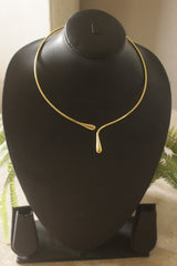 Minimalist Gold Open Wire Choker Necklace with Teardrop Tip End