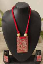 Load image into Gallery viewer, Red Leaves Block Printed Fabric Necklace Set with Adjustable Thread Closure Necklace Set
