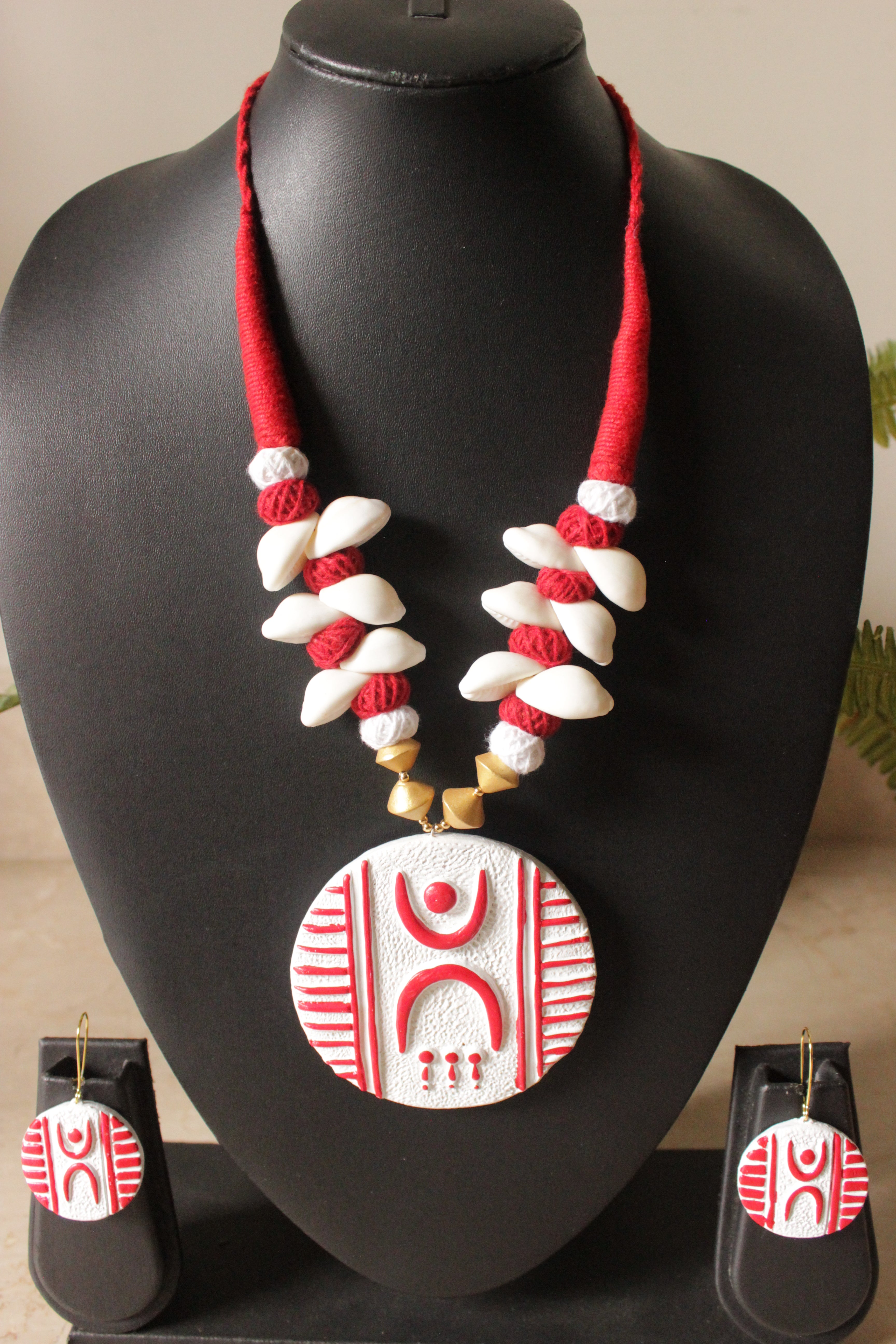 White & Red Handcrafted Terracotta Clay Choker Neklace Set with Adjustable Thread Closure